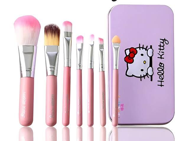 Hello Kitty 7 Pcs Makeup Brush Set